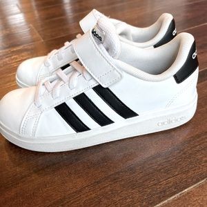 adidas Grand Court Lifestyle Kids' Shoes size 1.5 C